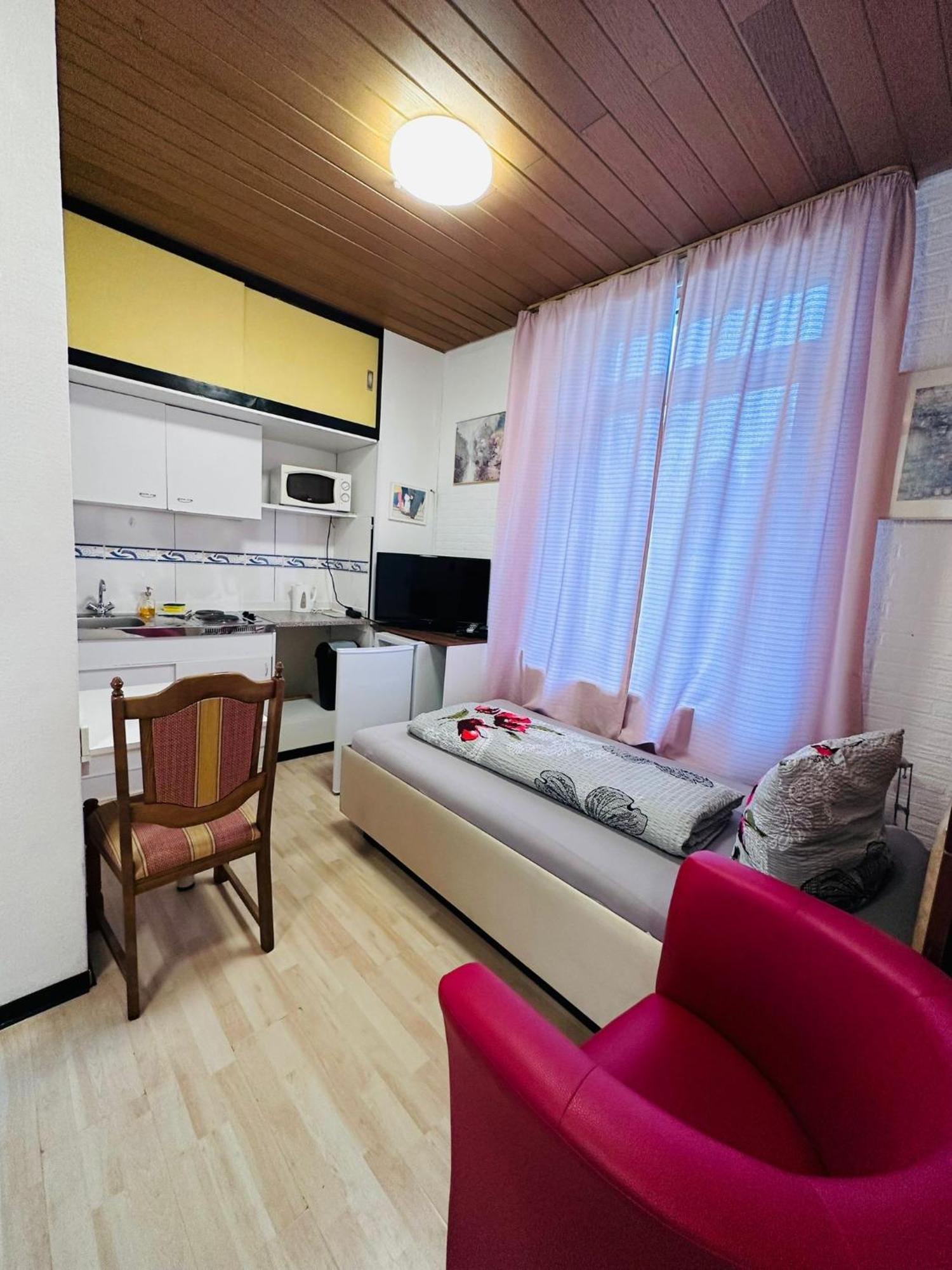 Отель Gaestezimmer Siminciuc Ахен Экстерьер фото