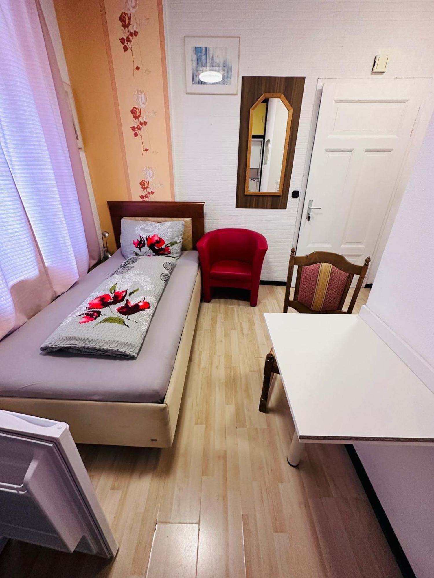 Отель Gaestezimmer Siminciuc Ахен Экстерьер фото